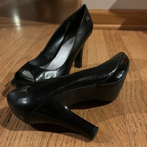 Fergalicious Women's Gem Black Patent All Man Open Toe Heel Pump Shoe 8.5 - Picture 2 of 12